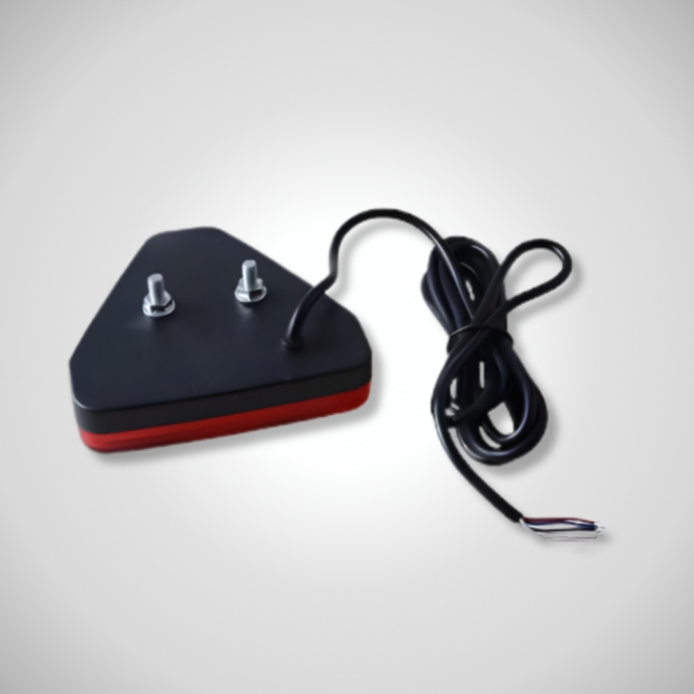 Luz Led de Stop Triangular Roja (Tipo Fórmula 1) - Imagen 2